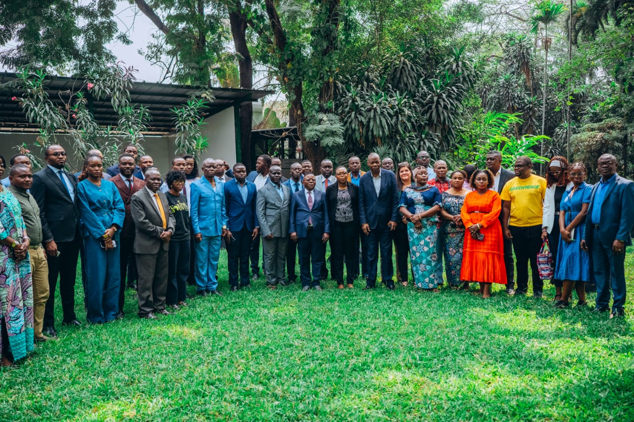 POLLUTION PLASTIQUE EN RDC : GREENPEACE AFRIQUE MOBILISE LES ACTEURS CLÉS POUR DURCIR LA LÉGISLATION ENVIRONNEMENTALE