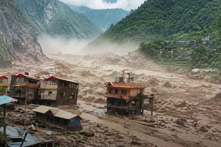 NÉPAL : QUAND LA MONTAGNE S’EFFONDRE, LE CLIMAT EST-IL EN CAUSE ?